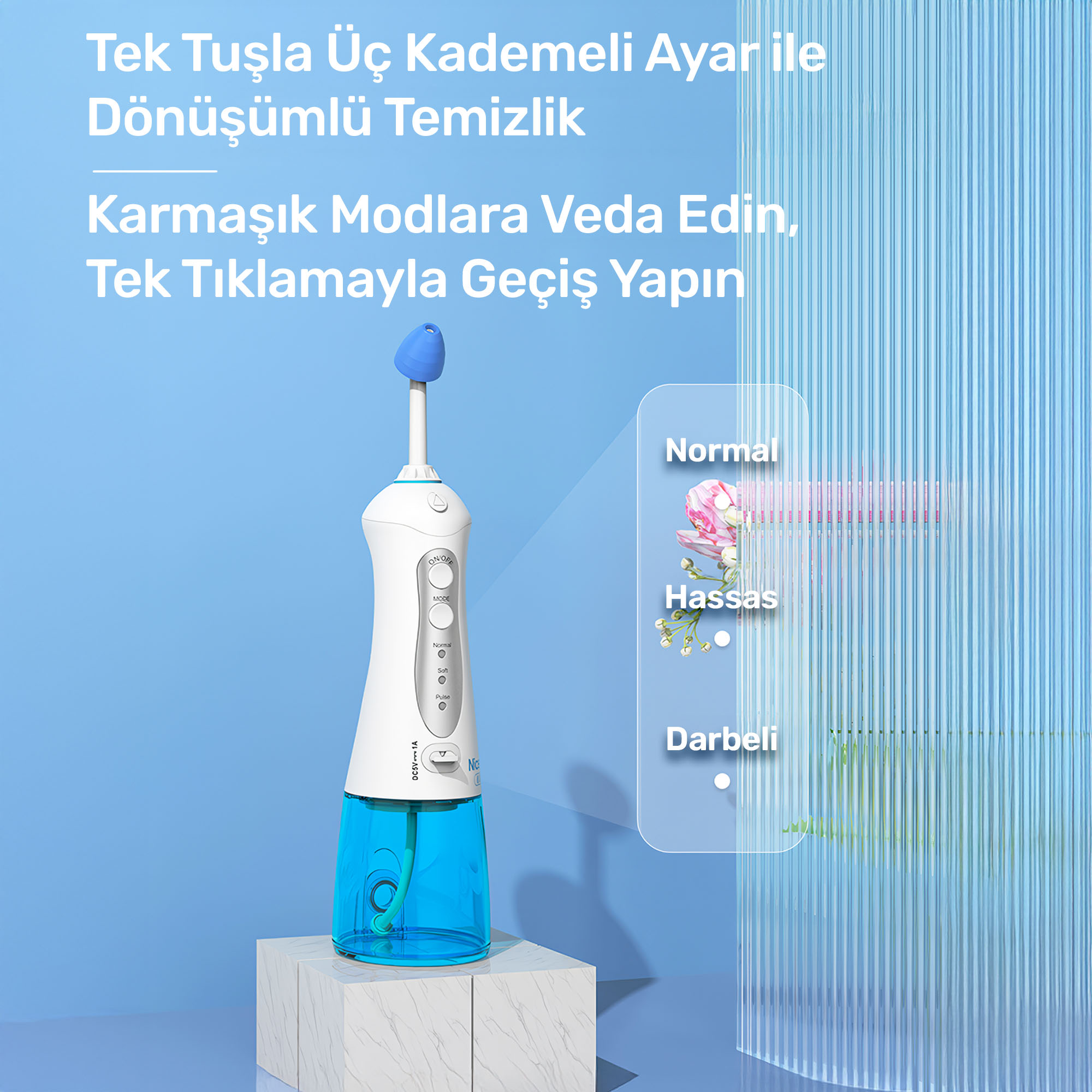 Mavi arka plan üzerinde mermer bloklar üzerinde beyaz ve mavi bir ağız duşu, Türkçe metin ve ayarlar menüsü.
