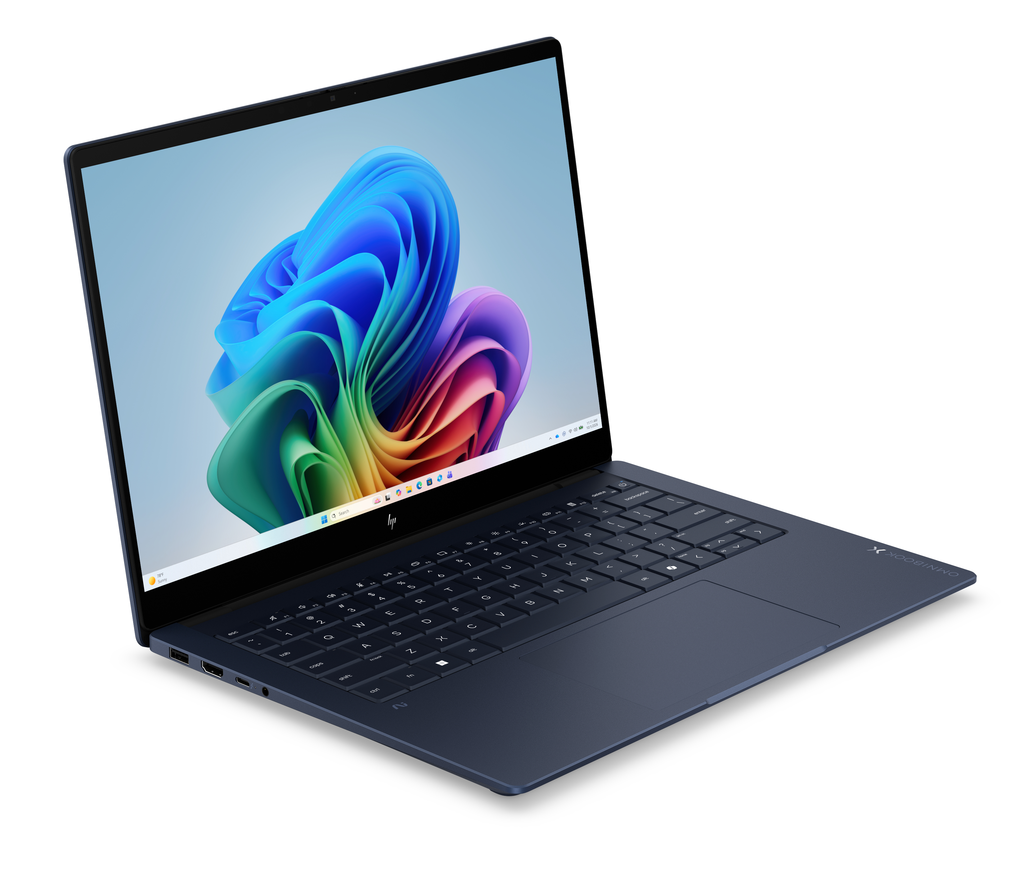 Dunkelblauer Laptop auf weißem Hintergrund mit farbenfrohem abstrakten Windows-Hintergrundbild auf dem Bildschirm.