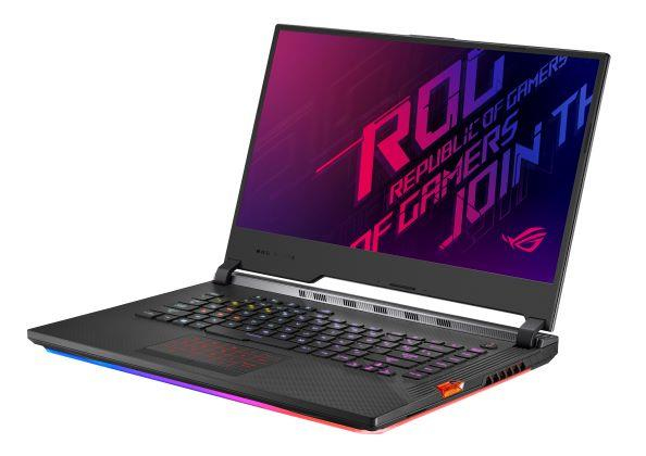Ein schwarzer Gaming-Laptop mit bunter Hintergrundbeleuchtung und ROG-Logo auf dem Bildschirm vor weißem Hintergrund.