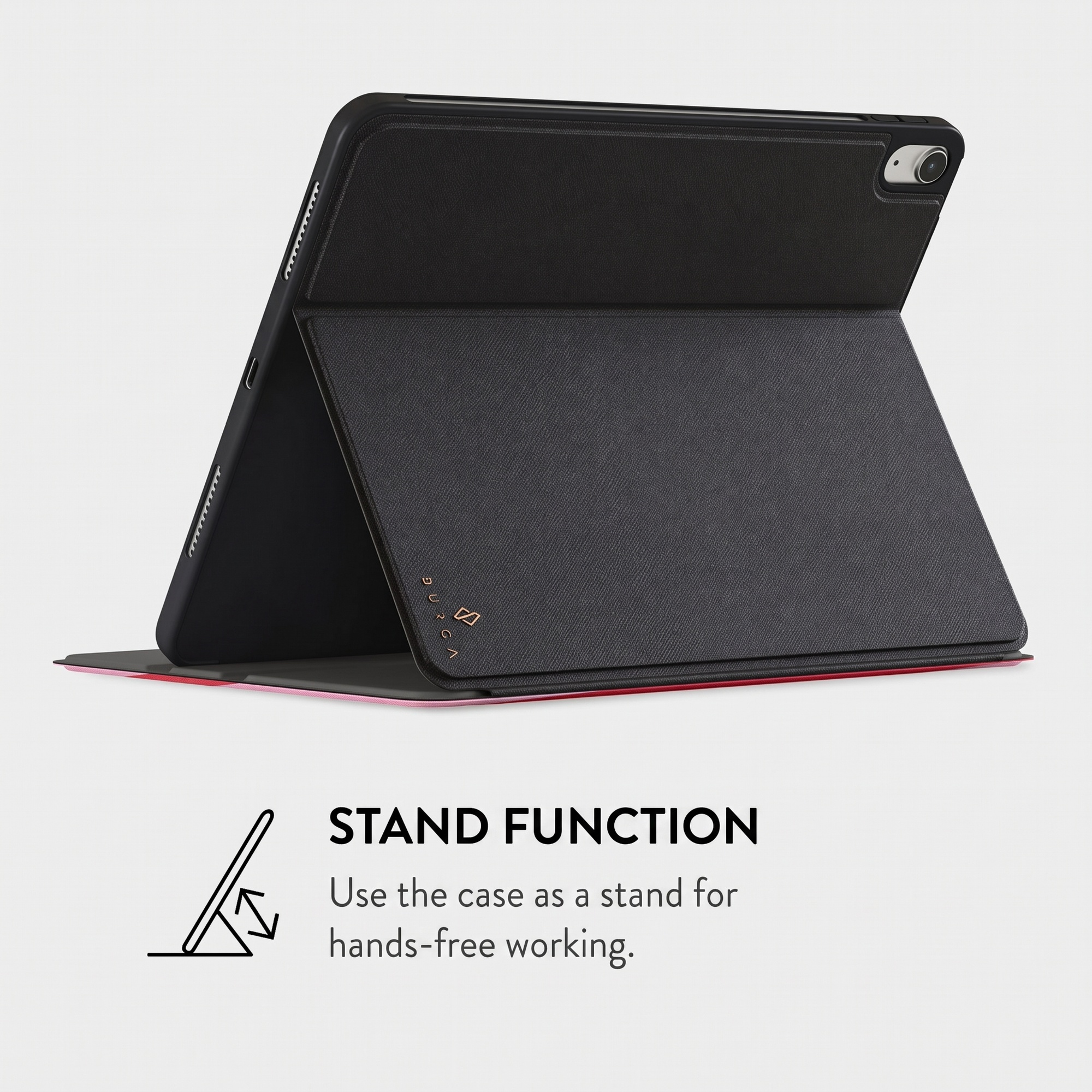 Een tablet in een zwarte beschermhoes die als stand gebruikt kan worden op een grijze achtergrond.
