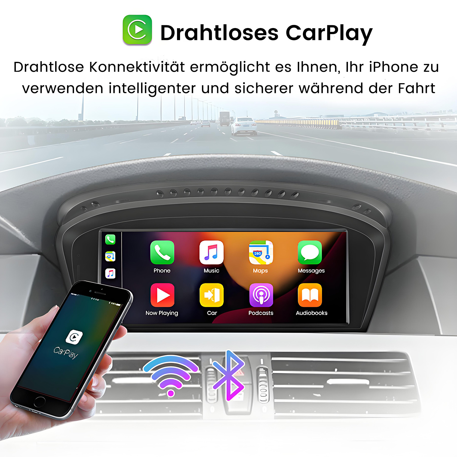 Ein Smartphone zeigt drahtloses CarPlay, verbunden mit dem Auto-Bildschirm auf einer sonnigen Autobahn.
