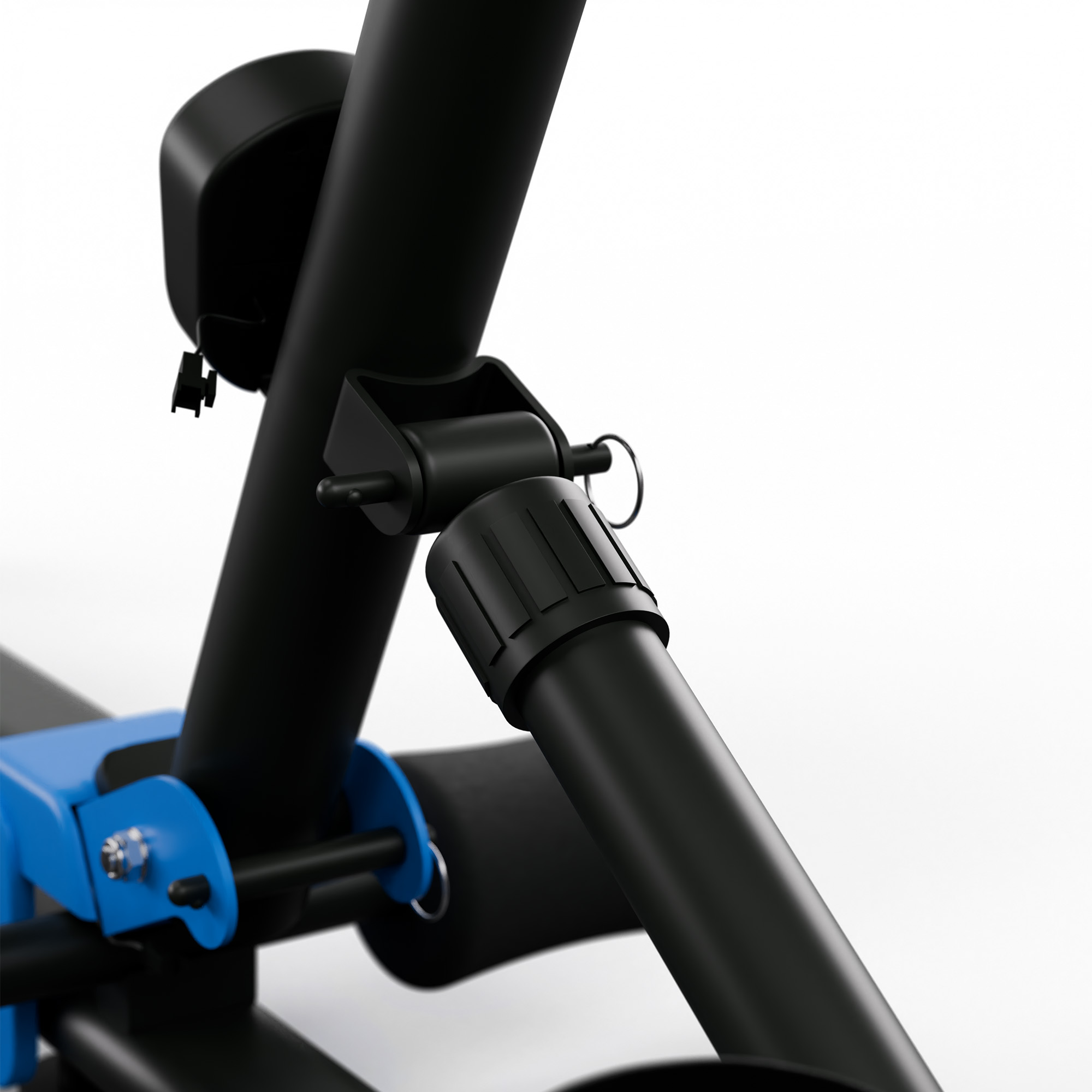 Nahaufnahme eines schwarzen Metall-Fitnessgeräts mit einem blauen Verbindungselement und Einstellstift.