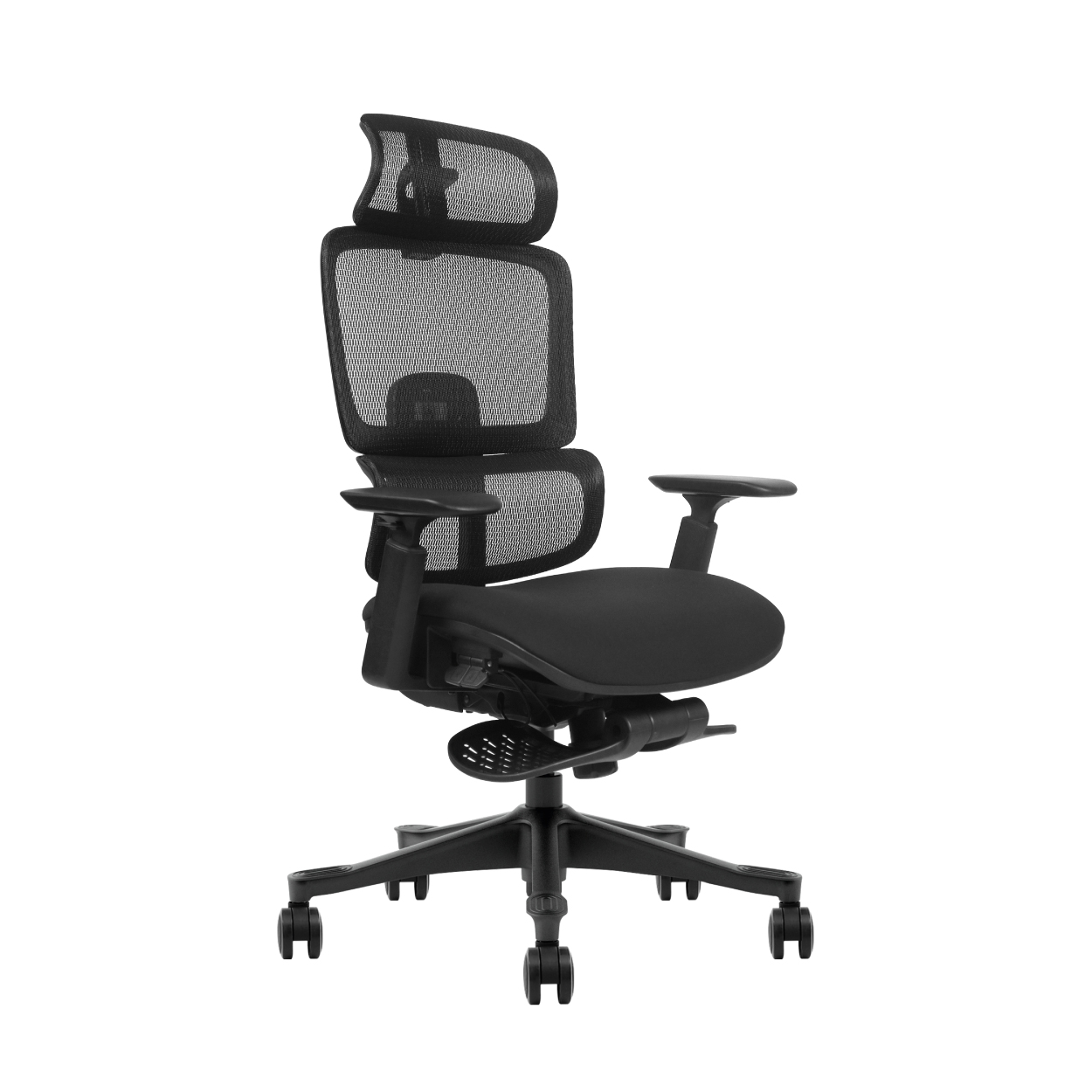 Ein schwarzer ergonomischer Buerostuhl mit Netzen-Rueckenlehne und Rollen auf weissem Hintergrund.