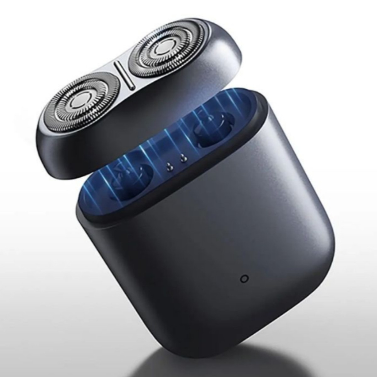 Un rasoio elettrico wireless grigio con doppia testina e illuminazione blu da aperto.