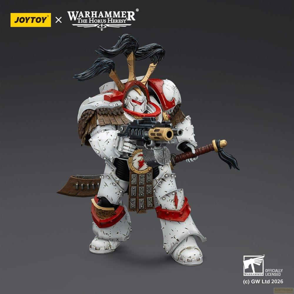 Szczegółowa figurka Warhammera w białej i czerwonej zbroi z karabinem na ciemnym tle.