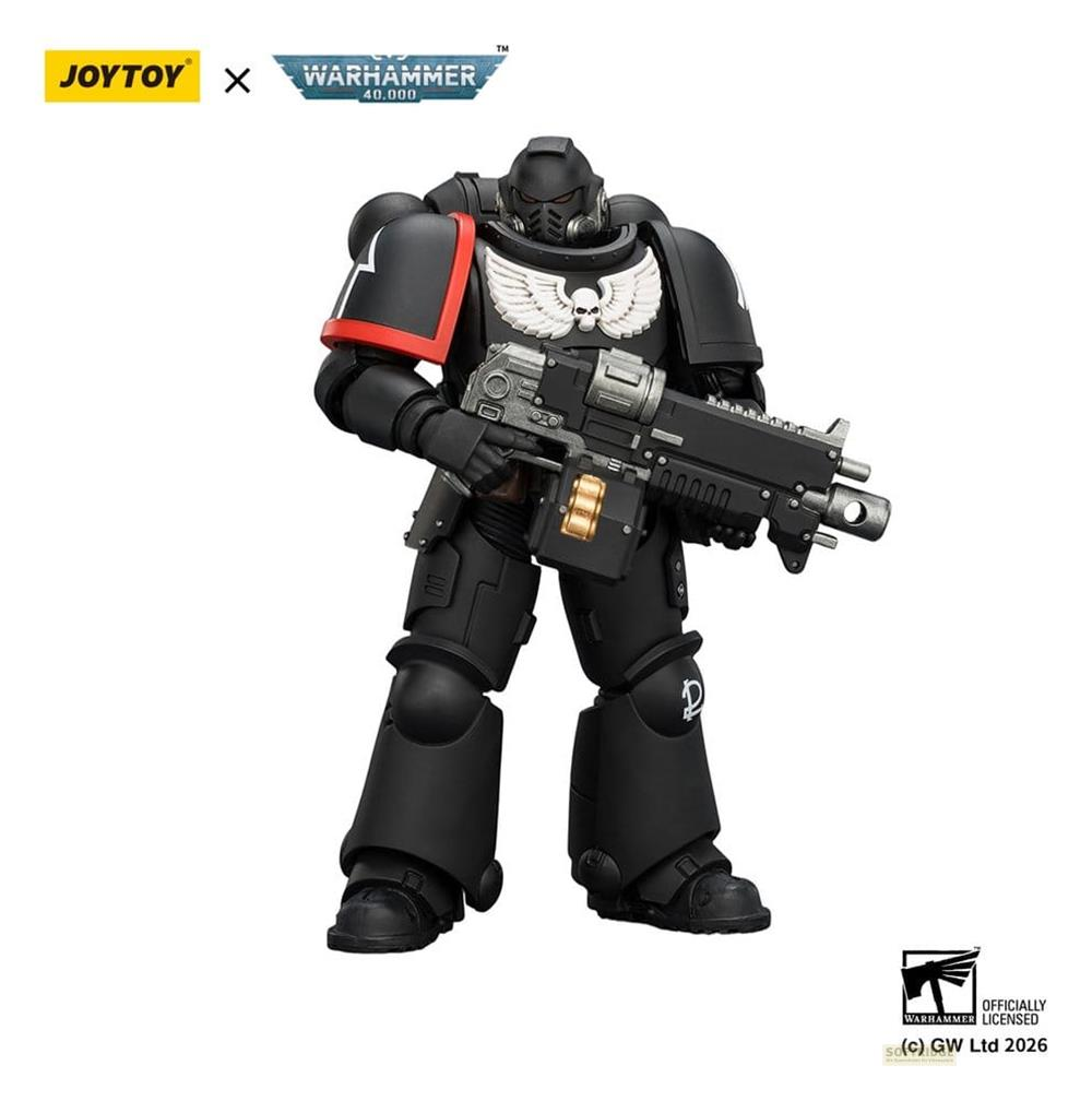Figurka JoyToy Warhammer 40k przedstawiająca Kosmicznego Marines w czarnej zbroi.