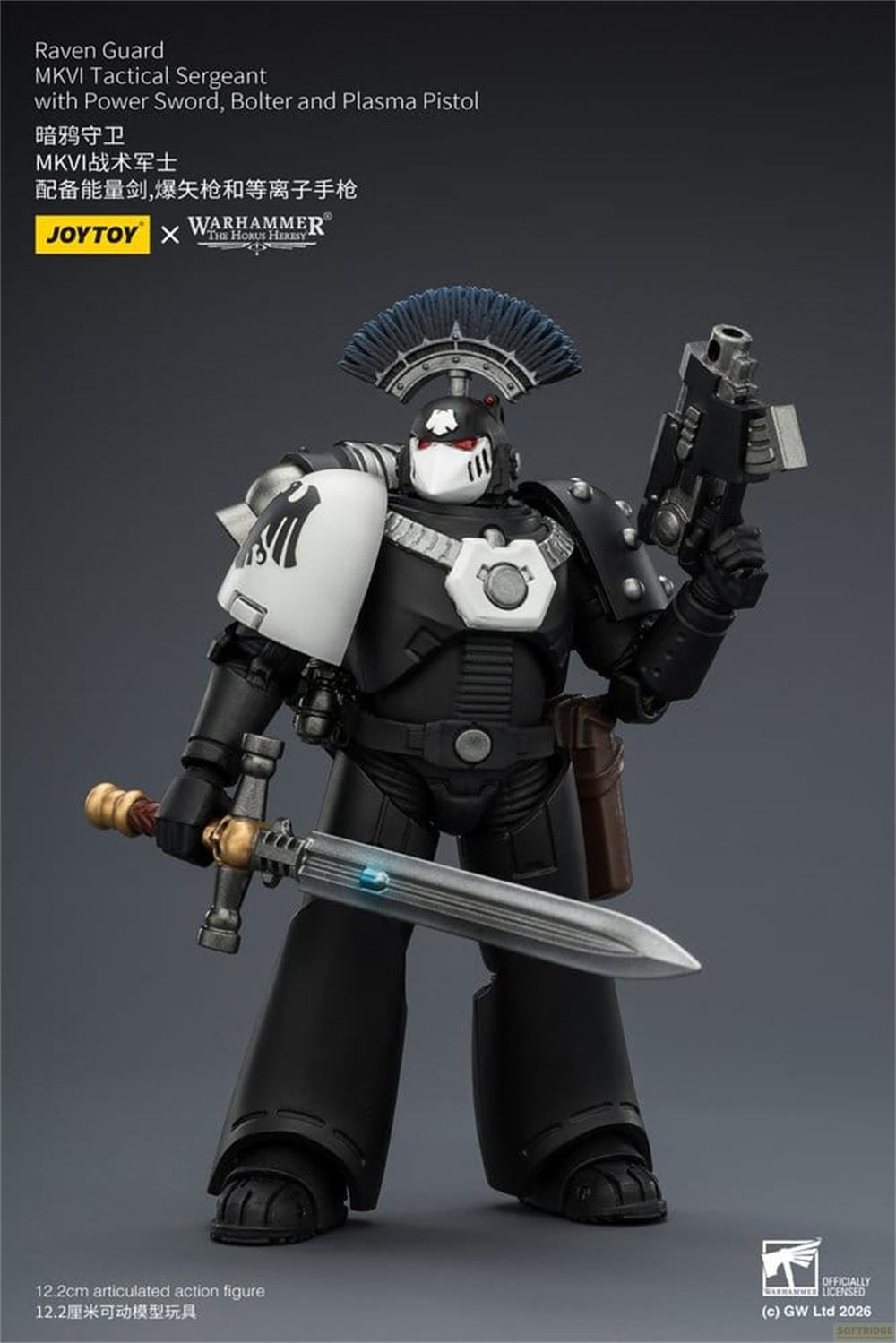 Czarna figurka akcji Warhammer w zbroi z białym hełmem, trzymająca miecz i broń na szarym tle.
