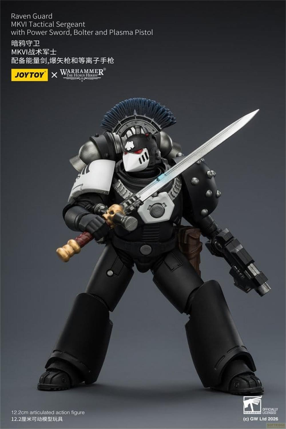Czarna figurka akcji Warhammer trzymająca miecz.