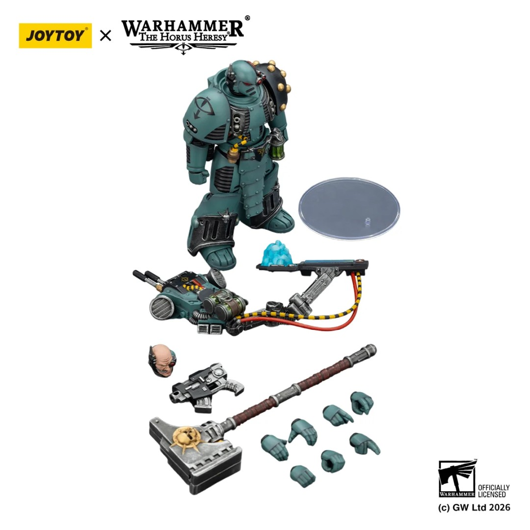 Zielona figurka akcji Warhammer z broniami, akcesoriami i stojakiem na białym tle.