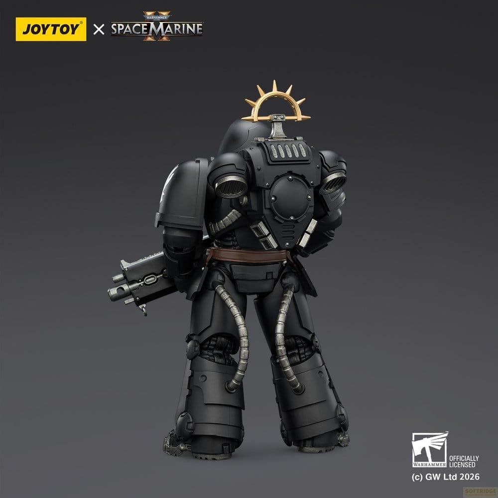 Widok z tyłu czarnej figurki akcji Warhammer Space Marine ze złotą aureolą na hełmie i trzymającej karabin.