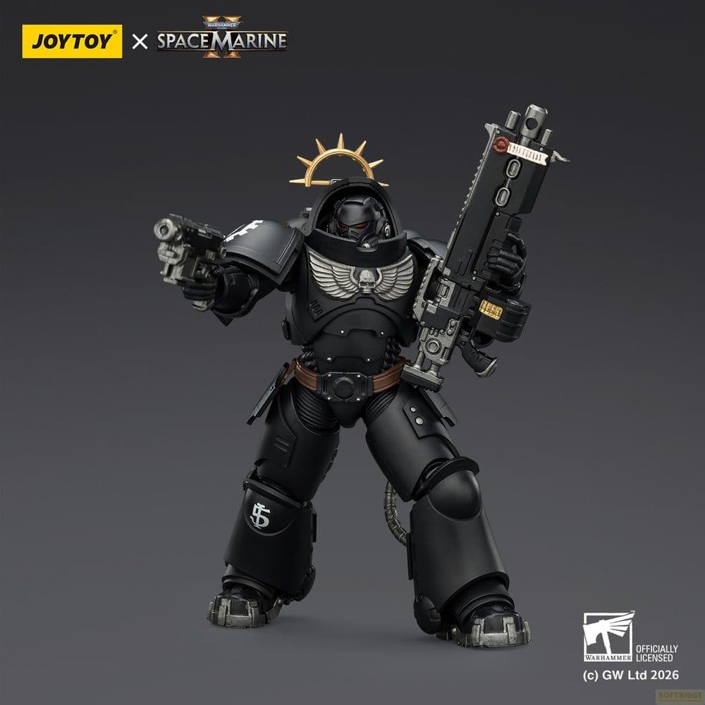 Czarna figurka akcji Warhammer Space Marine trzymająca pistolet i miecz łańcuchowy.