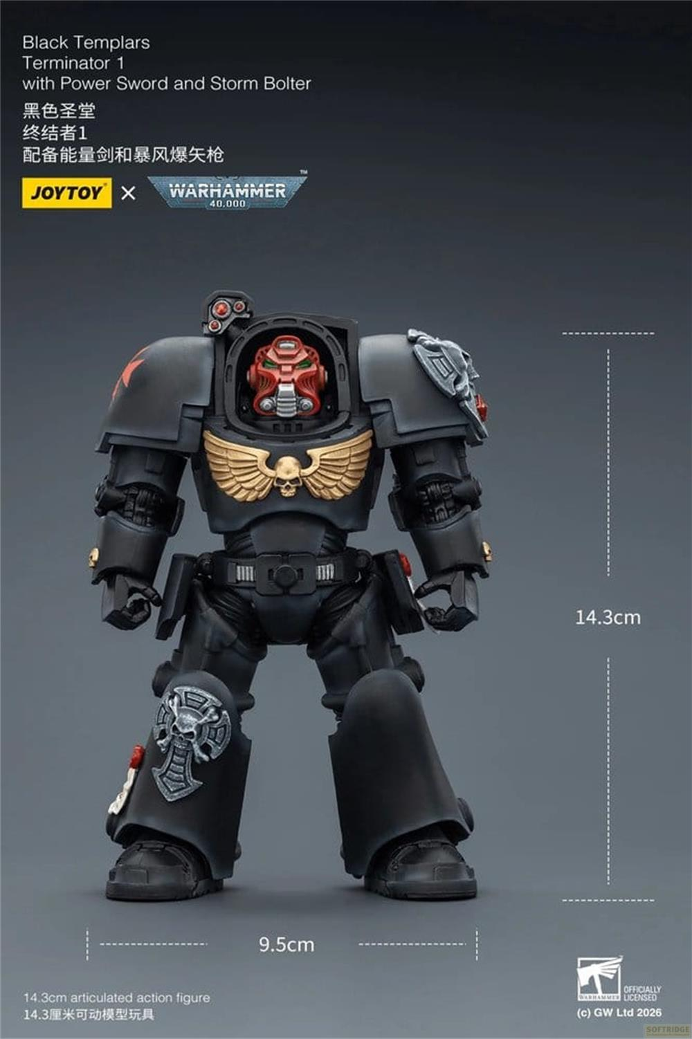 Figurka akcji Terminatora Black Templars w czarnej zbroi z czerwonym hełmem i złotym orłem, na szarym tle.