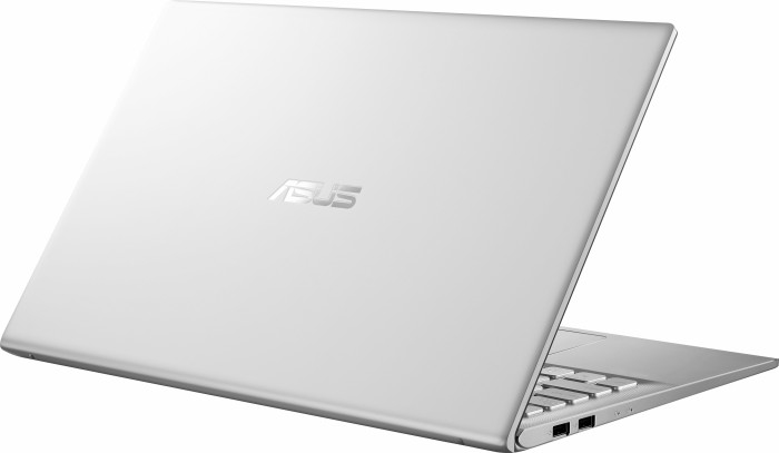 Un laptop ASUS argentato su una superficie bianca, con la tastiera parzialmente visibile.