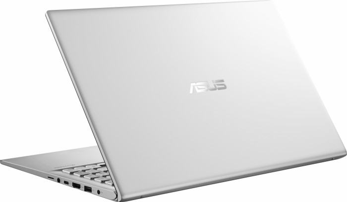 Laptop ASUS argento visto di lato, tastiera e logo visibili su sfondo chiaro.