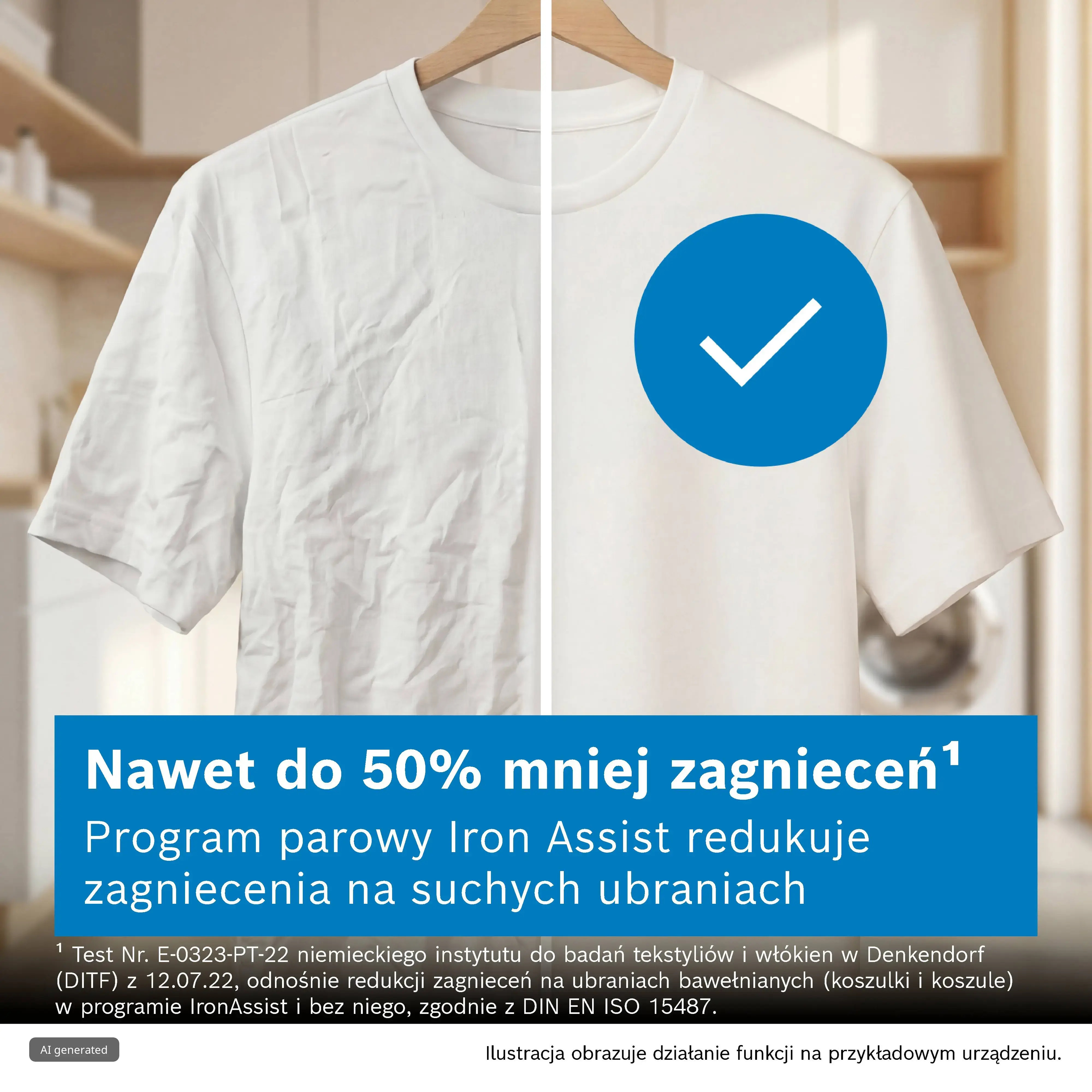 Porównanie pomiętej białej koszulki i gładkiej po prasowaniu parowym, z niebieskim znacznikiem.