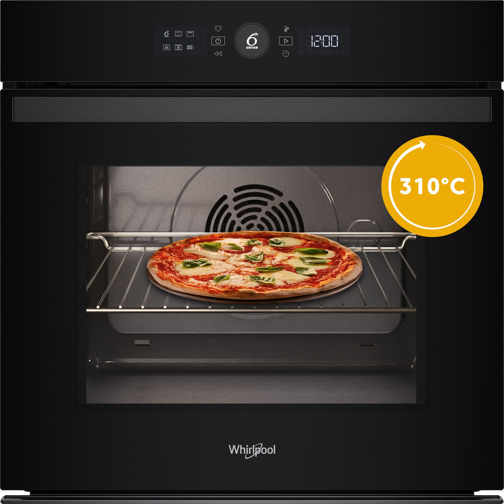 Czarny piekarnik do zabudowy Whirlpool z cyfrowym wyświetlaczem pokazuje świeżo upieczoną pizzę.