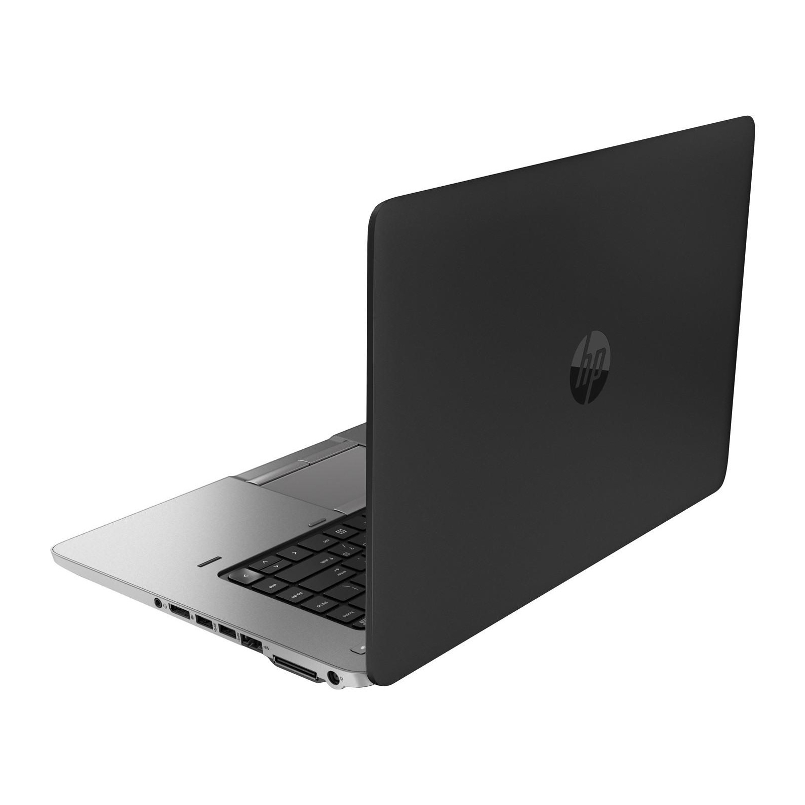 Ein offener HP Laptop in Silber und Schwarz steht auf einer weißen Oberfläche, die Tastatur ist sichtbar.