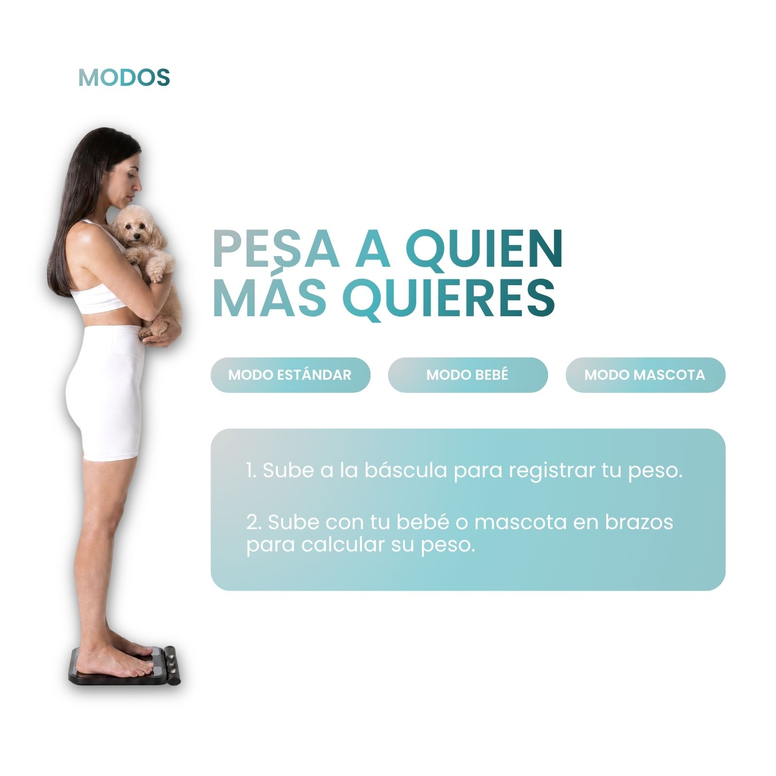 Una mujer con ropa blanca se para en una báscula sosteniendo un perrito en sus brazos.