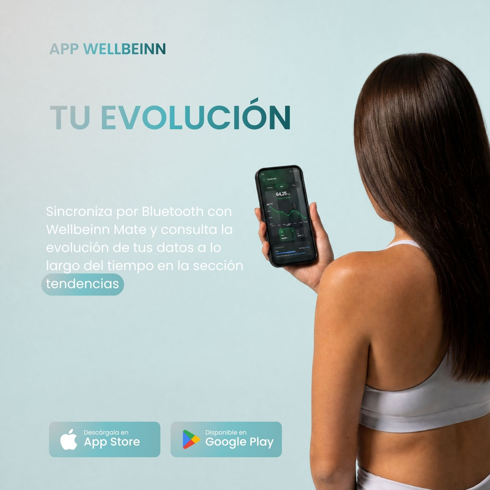 Una mujer en ropa deportiva mira un móvil con una gráfica de salud, texto en español y botones de descarga.