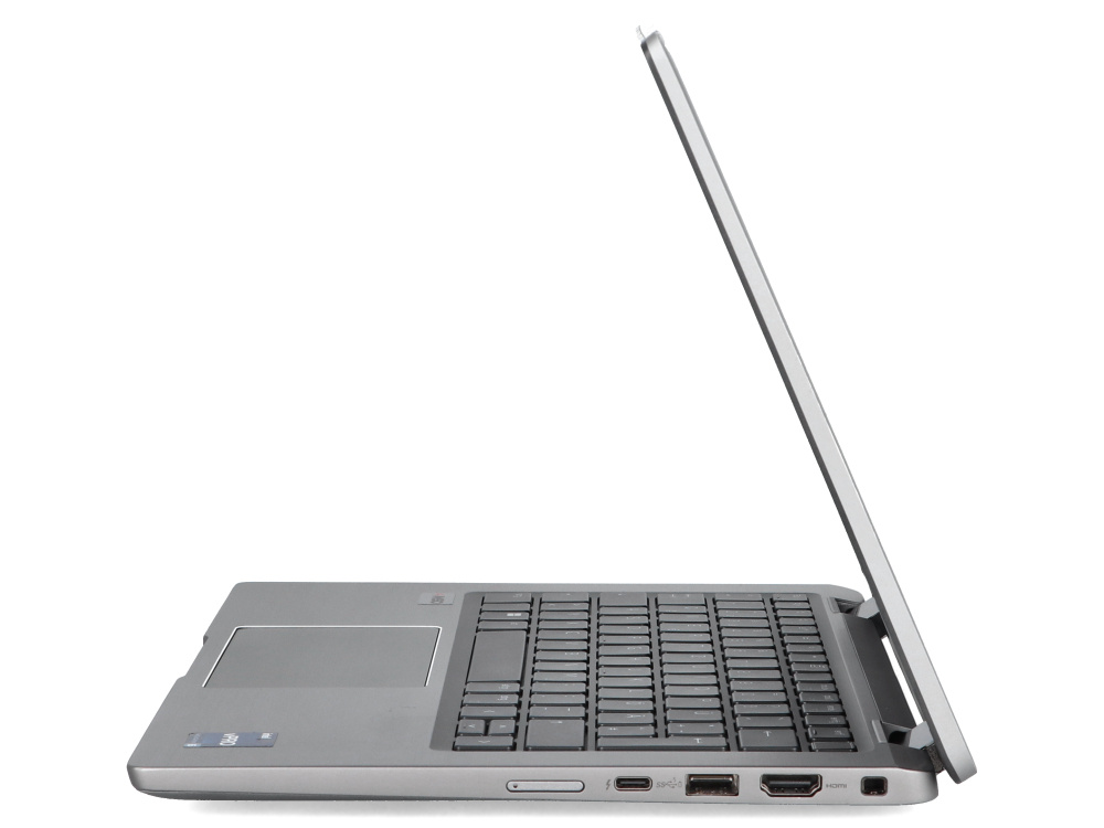 Widok z boku srebrnego laptopa z otwartym ekranem i widocznymi portami z boku.
