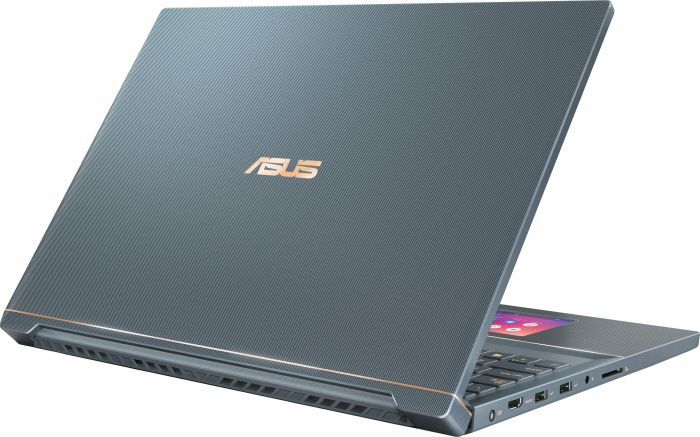 Ein grauer Asus-Laptop wird von hinten gezeigt, mit strukturiertem Deckel, goldenem Logo und Anschlüssen.