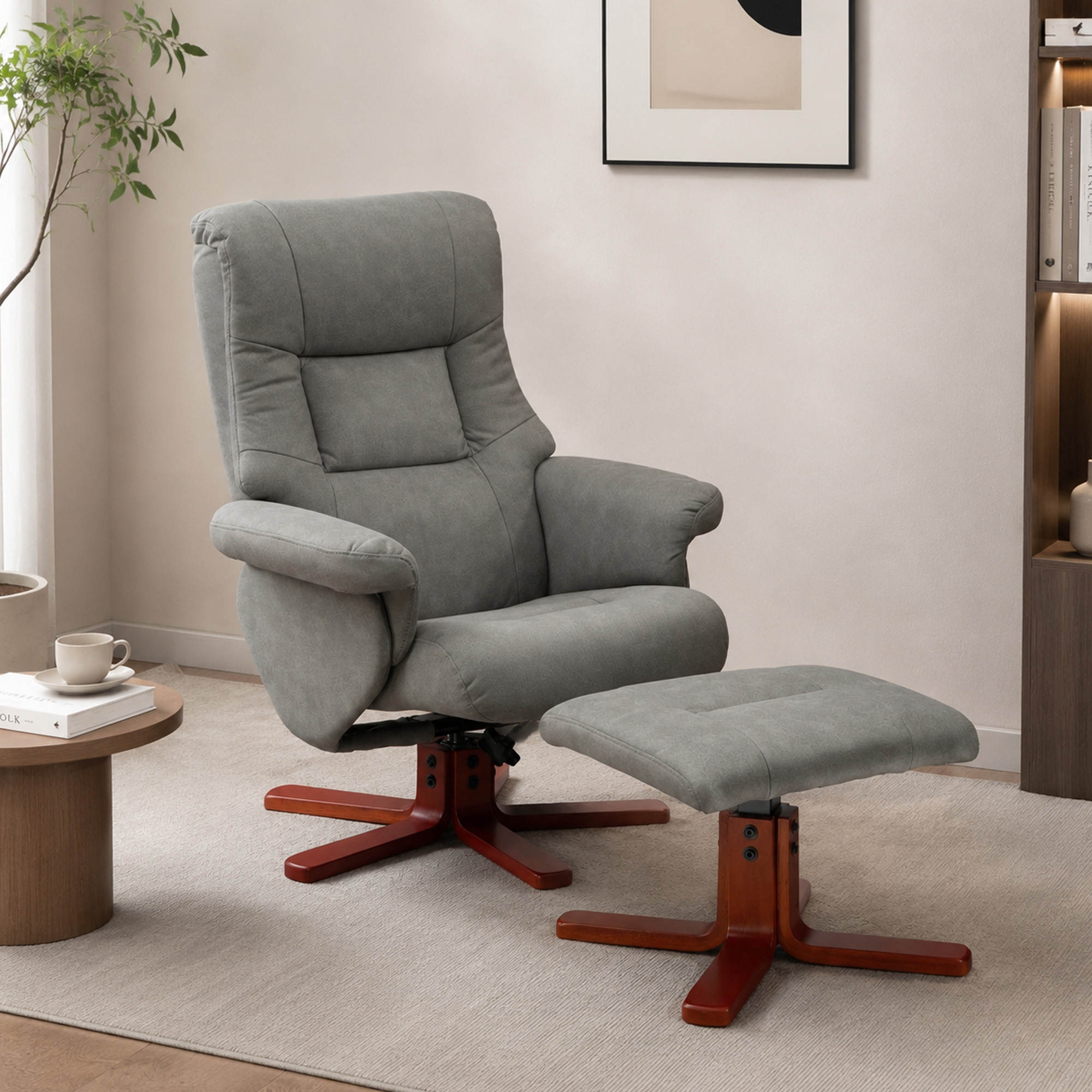 Un sillón gris con reposapiés a juego sobre bases de madera en una habitación luminosa.
