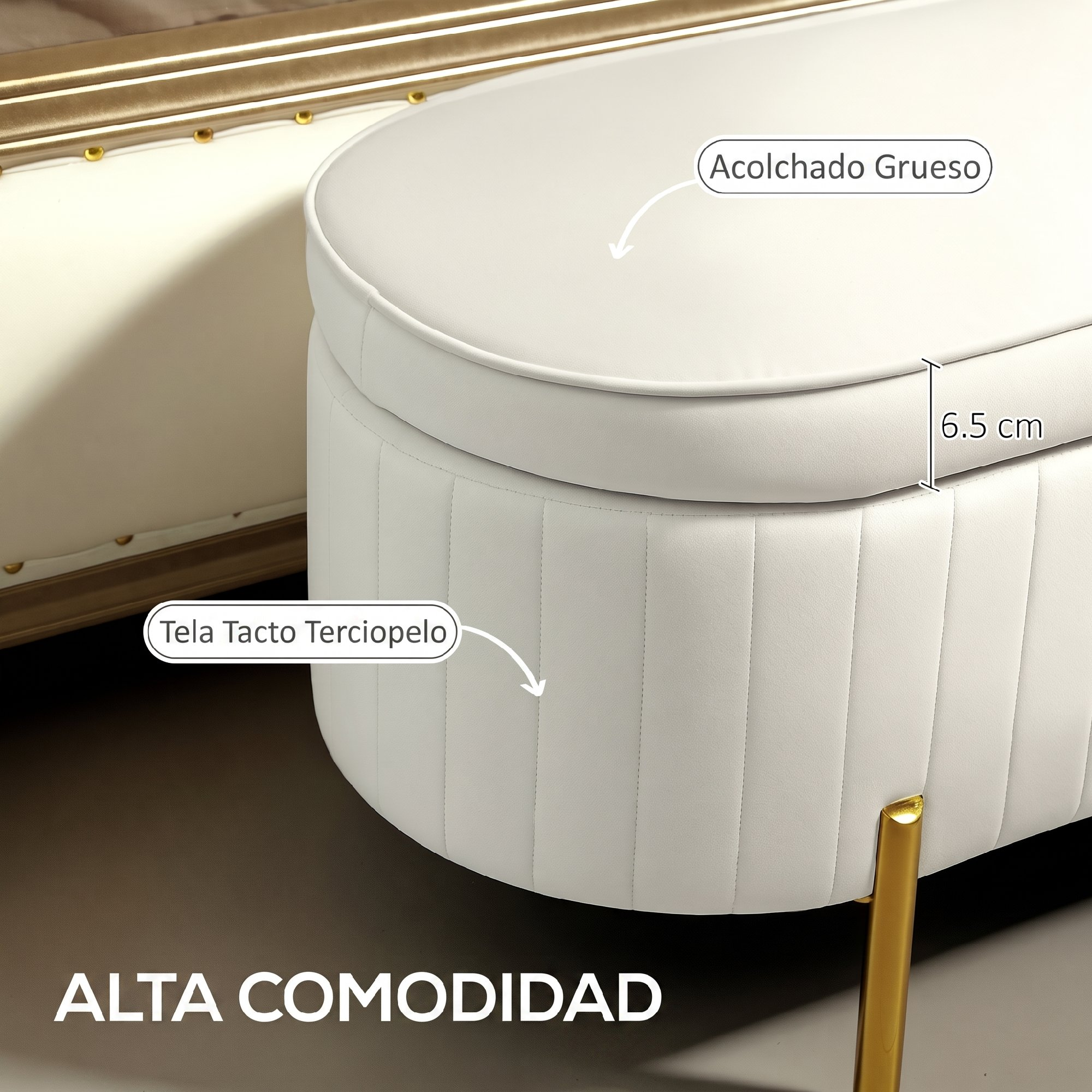 Un banco de cama tapizado en blanco con patas doradas y etiquetas de detalles del producto.