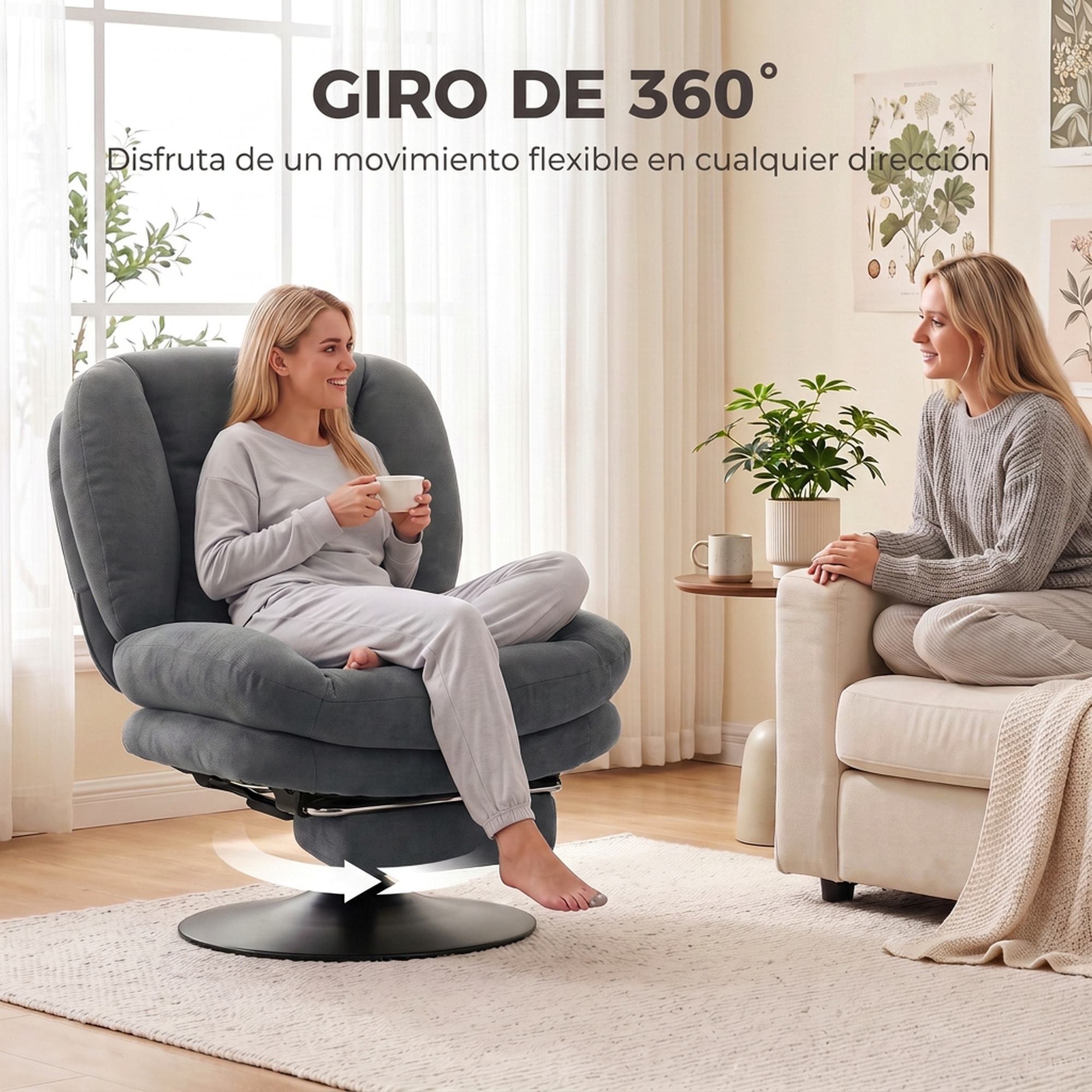 Dos mujeres se sientan en una sala, una en un sillón giratorio gris y la otra en un sofá beige.