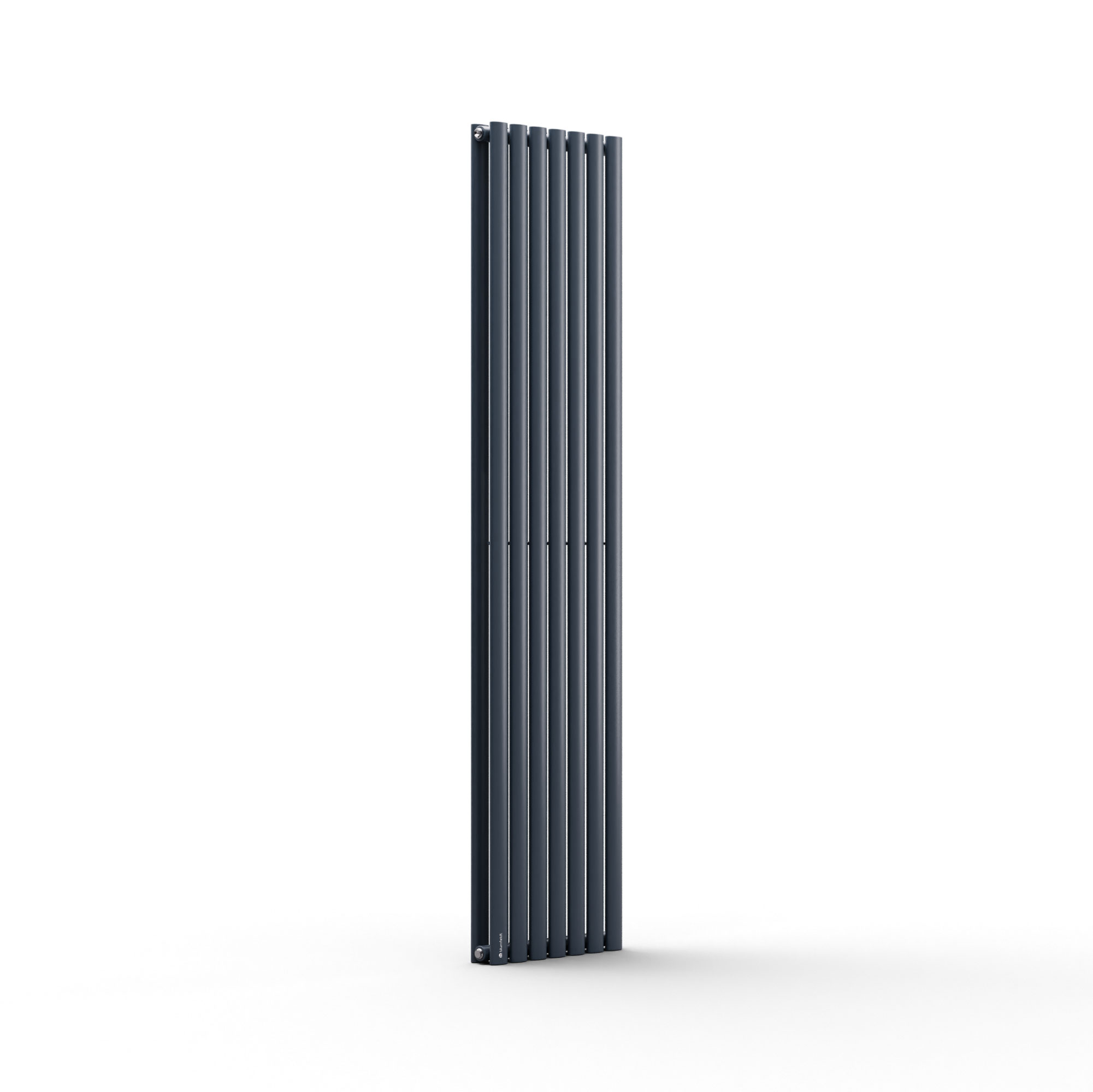 Un radiador de pared vertical tubular gris oscuro elegante sobre fondo blanco.