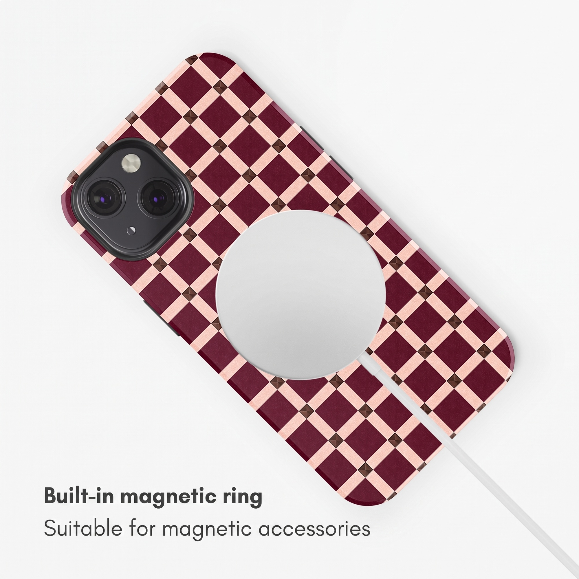 Rot-pink karierte Smartphone-Hülle mit integriertem Magnetring und Ladekabel auf weißem Hintergrund.