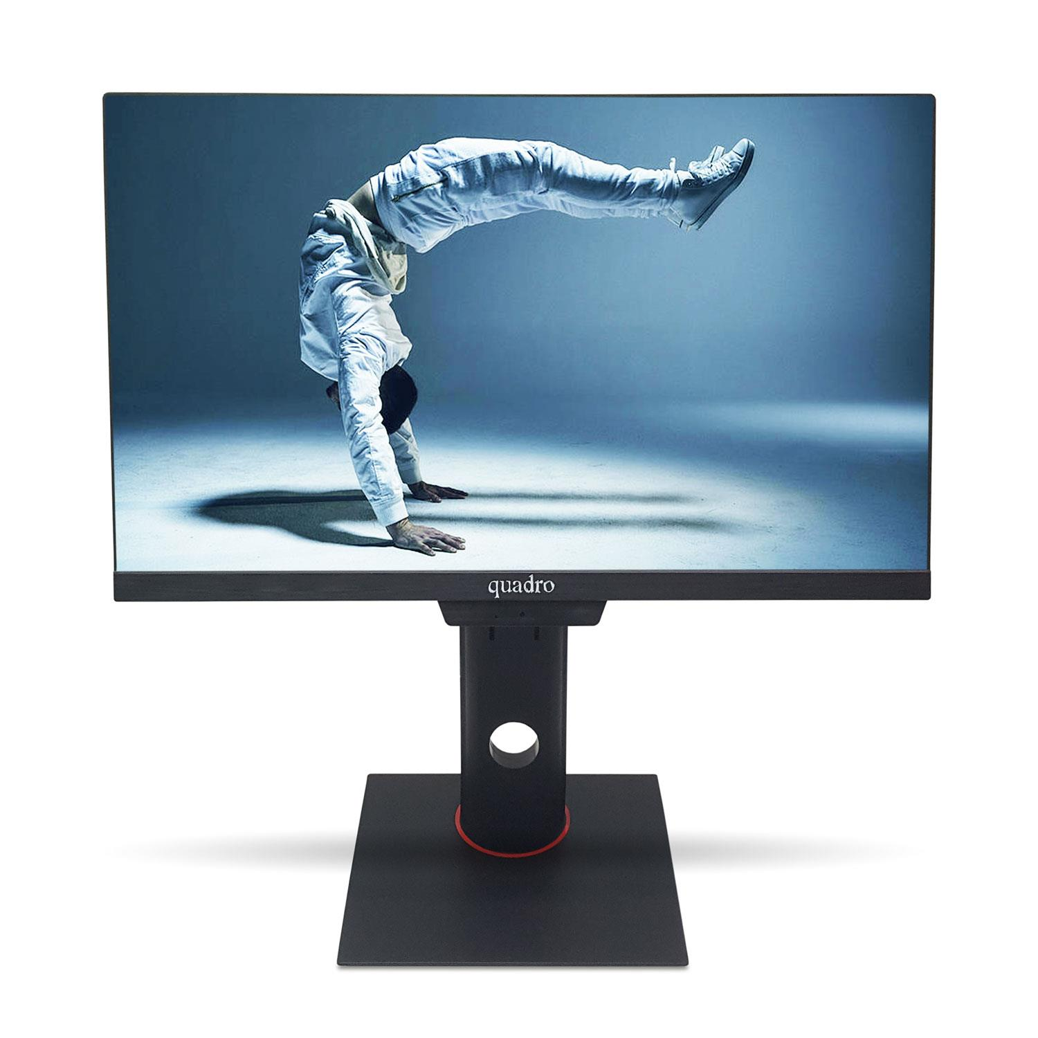 Siyah bir Quadro monitörde amuda kalkan beyaz kıyafetli bir kişi görünüyor.
