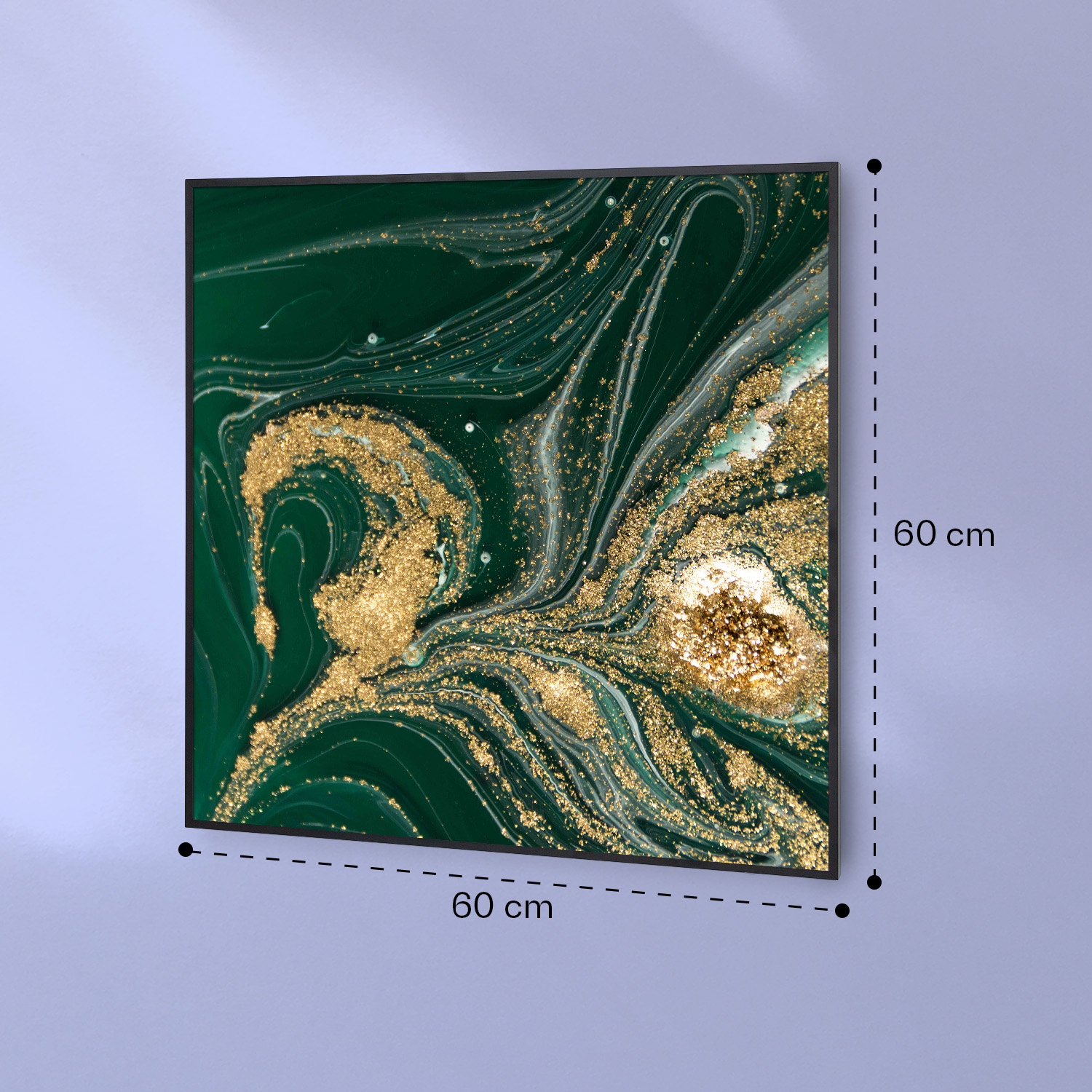 Un quadro quadrato di 60x60 cm con motivi marmorizzati verdi e oro è appeso su una parete chiara.