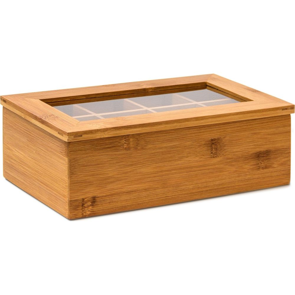 Eine rechteckige Teebox aus hellbraunem Bambus mit einem Glasdeckel und mehreren inneren Fächern vor weißem Hintergrund.