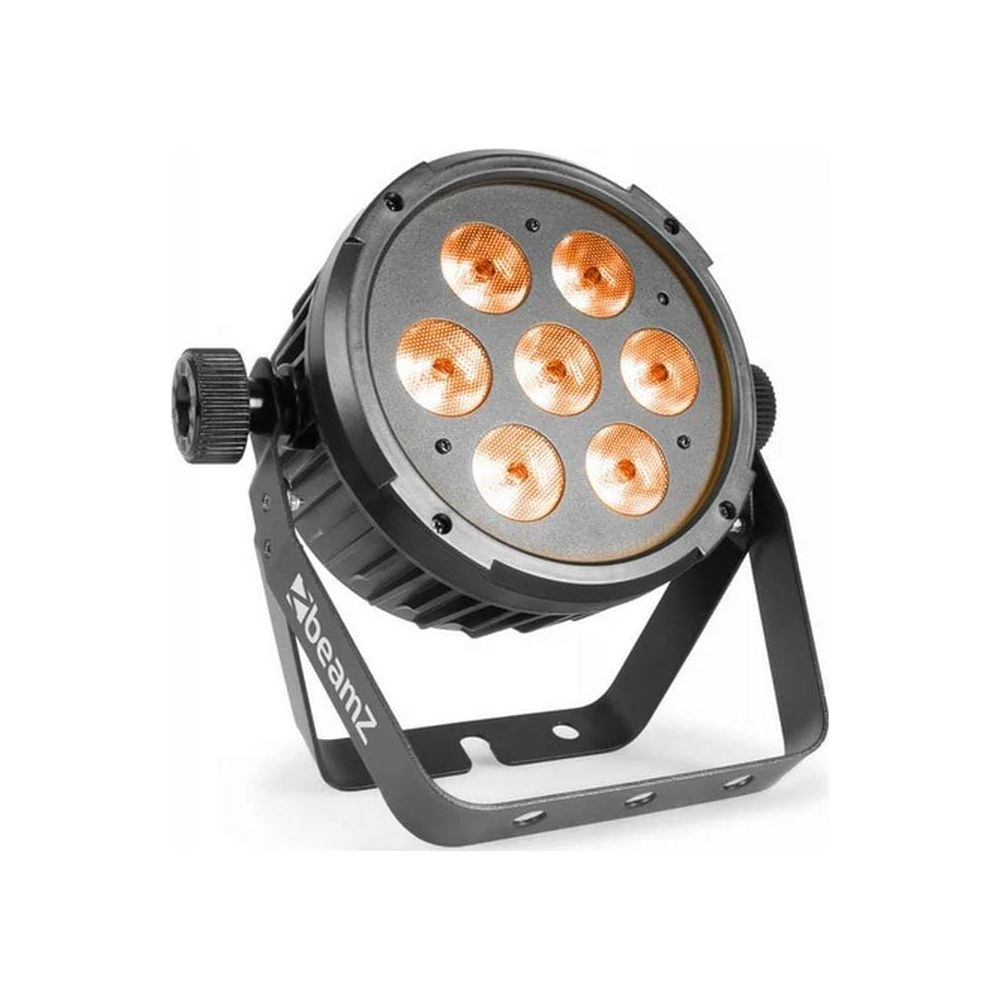 Foco LED negro con siete fuentes de luz naranja sobre un soporte ajustable frente a un fondo blanco.