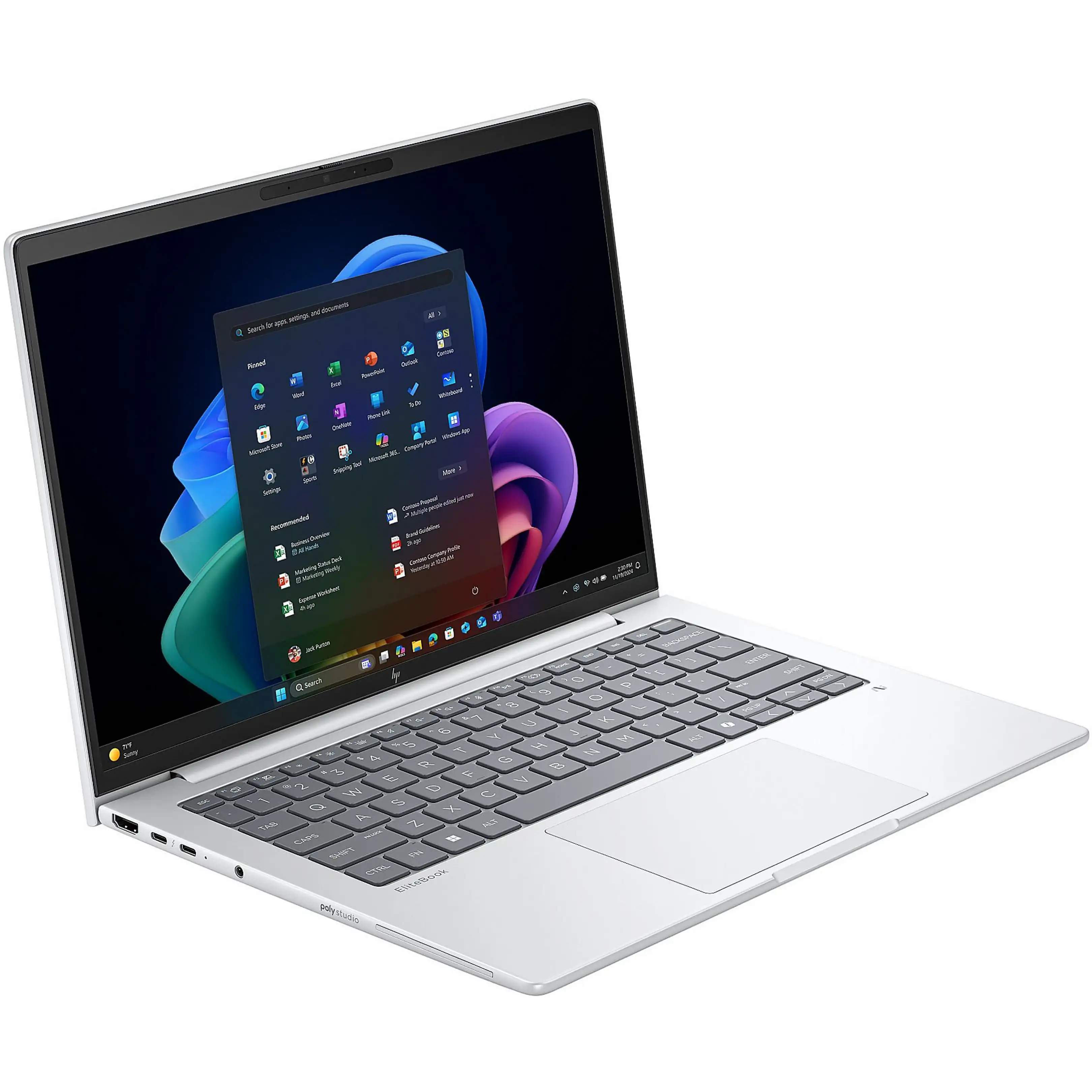 Laptop argento con schermo illuminato e menu Start di Windows, su sfondo bianco.