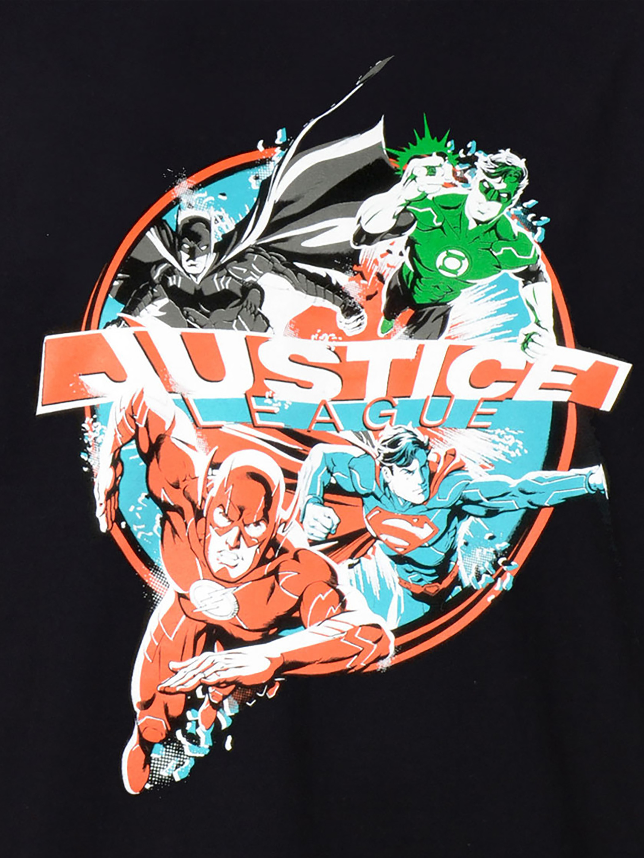 Grafik der Justice League-Helden Batman, Green Lantern, Flash und Superman, die aus einem runden Logo hervorbrechen.