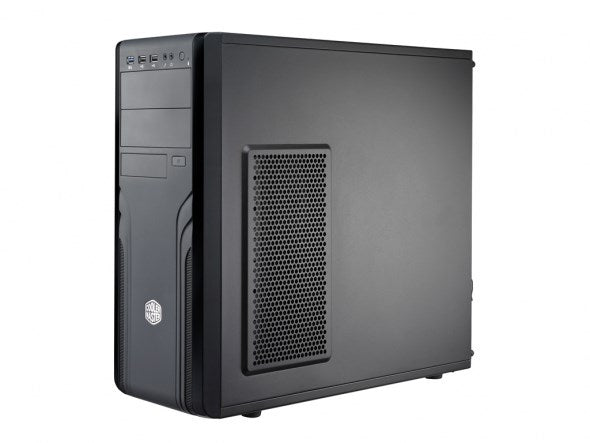 Un case per computer Cooler Master nero con pannello a rete laterale su sfondo bianco.
