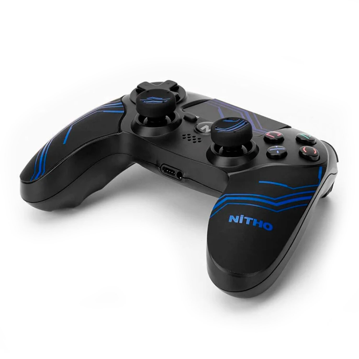 Mando negro Nitho con líneas azules, dos sticks analógicos, cruceta y botones sobre fondo blanco.