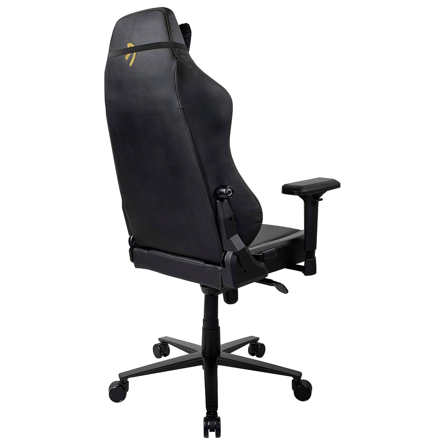 Silla gaming de cuero negro con respaldo, reposabrazos y ruedas sobre fondo blanco.