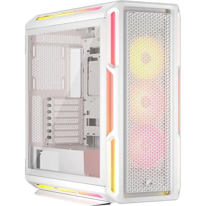 Una carcasa de PC blanca con frente de malla, iluminación RGB y panel lateral de vidrio.
