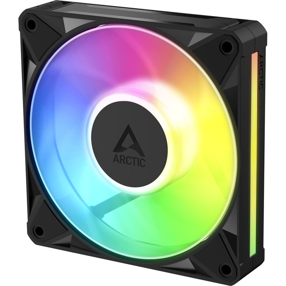 Ein quadratischer schwarzer PC-Gehäuselüfter mit lebendiger RGB-Beleuchtung um das ARCTIC-Logo.