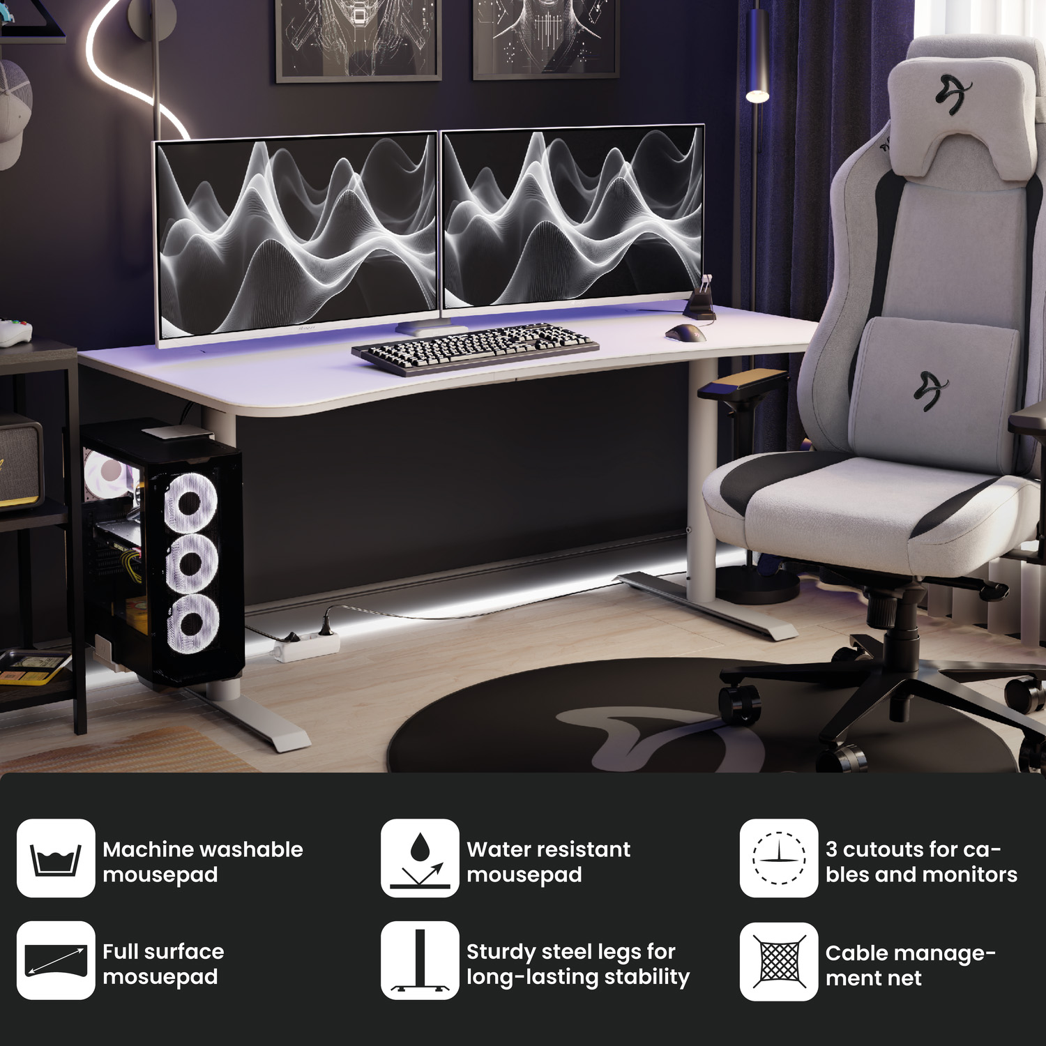 Postazione da gioco moderna con scrivania, due monitor, tastiera, torre PC, sedia grigia e icone delle caratteristiche.
