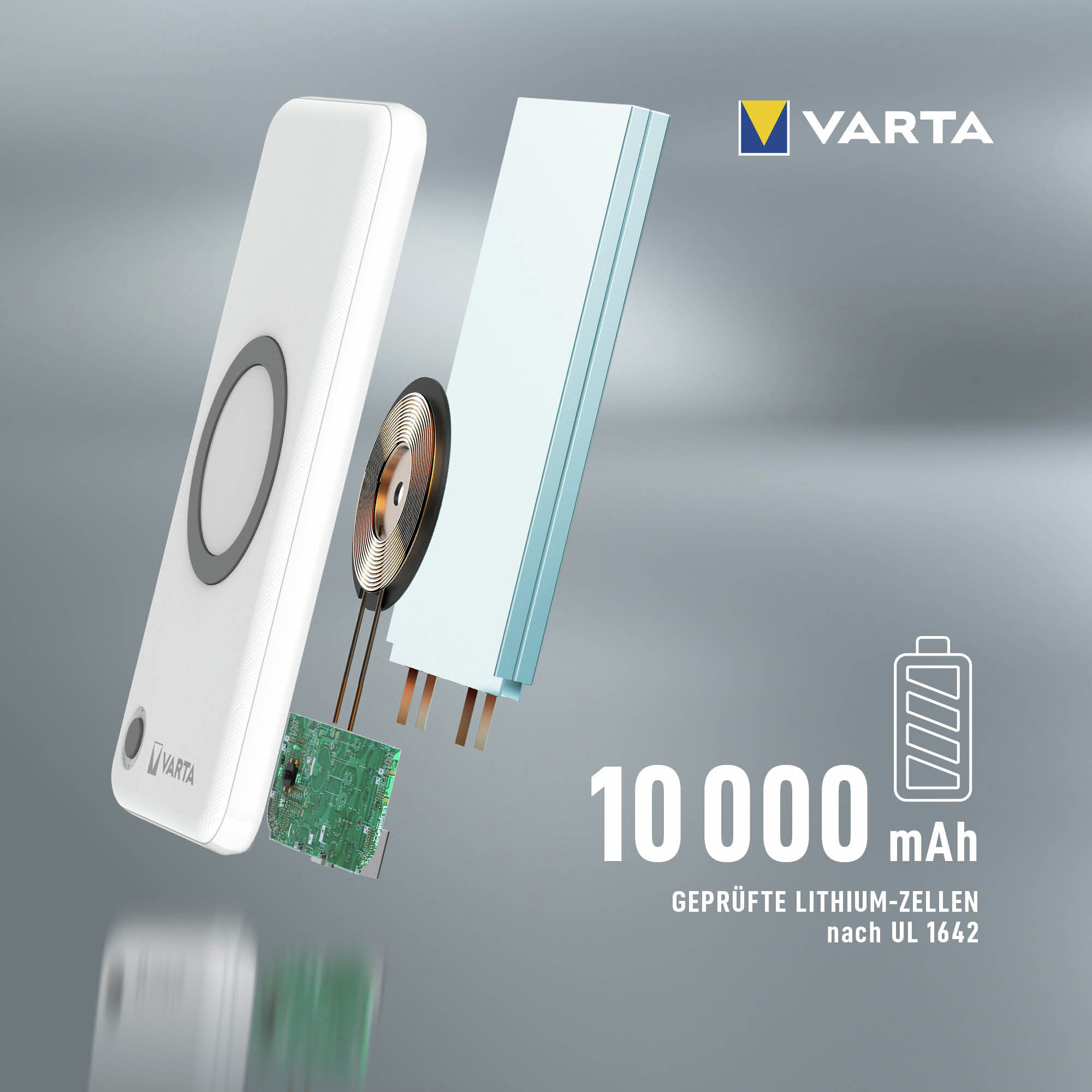 Explodierte Ansicht einer Varta 10000 mAh Powerbank mit Akku, Spule und Leiterplatte vor grauem Hintergrund.