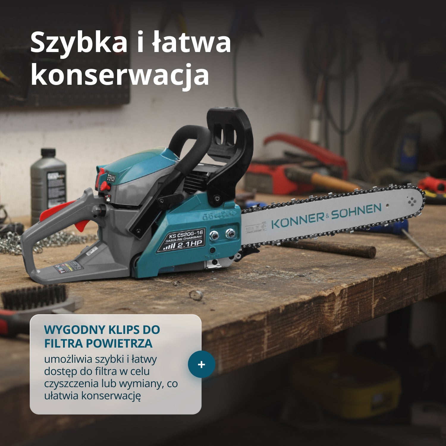 Niebiesko-szara pilarka łańcuchowa Konner & Sohnen stoi na drewnianym stole.