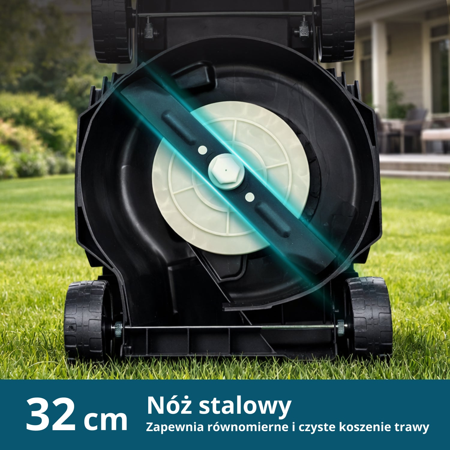Spód kosiarki z widocznym stalowym nożem nad zieloną trawą, z tekstem na dole.