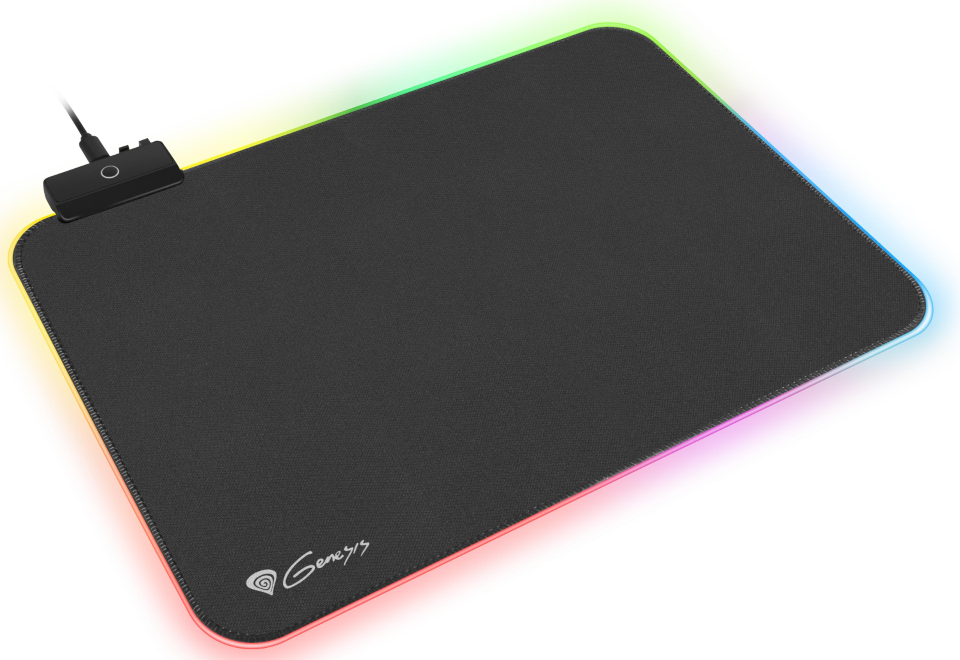 Una alfombrilla de ratón negra con iluminación RGB y el logotipo de Genesis en blanco.