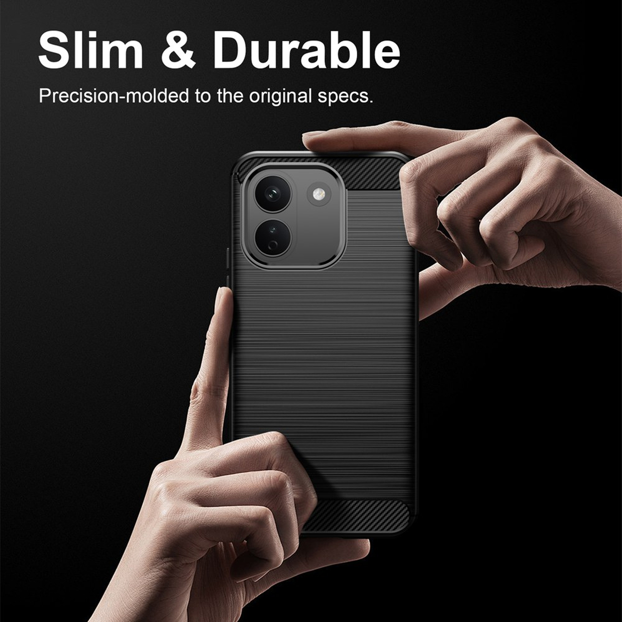 Coque de téléphone noire texturée, mince et durable, tenue dans les mains sur fond sombre.