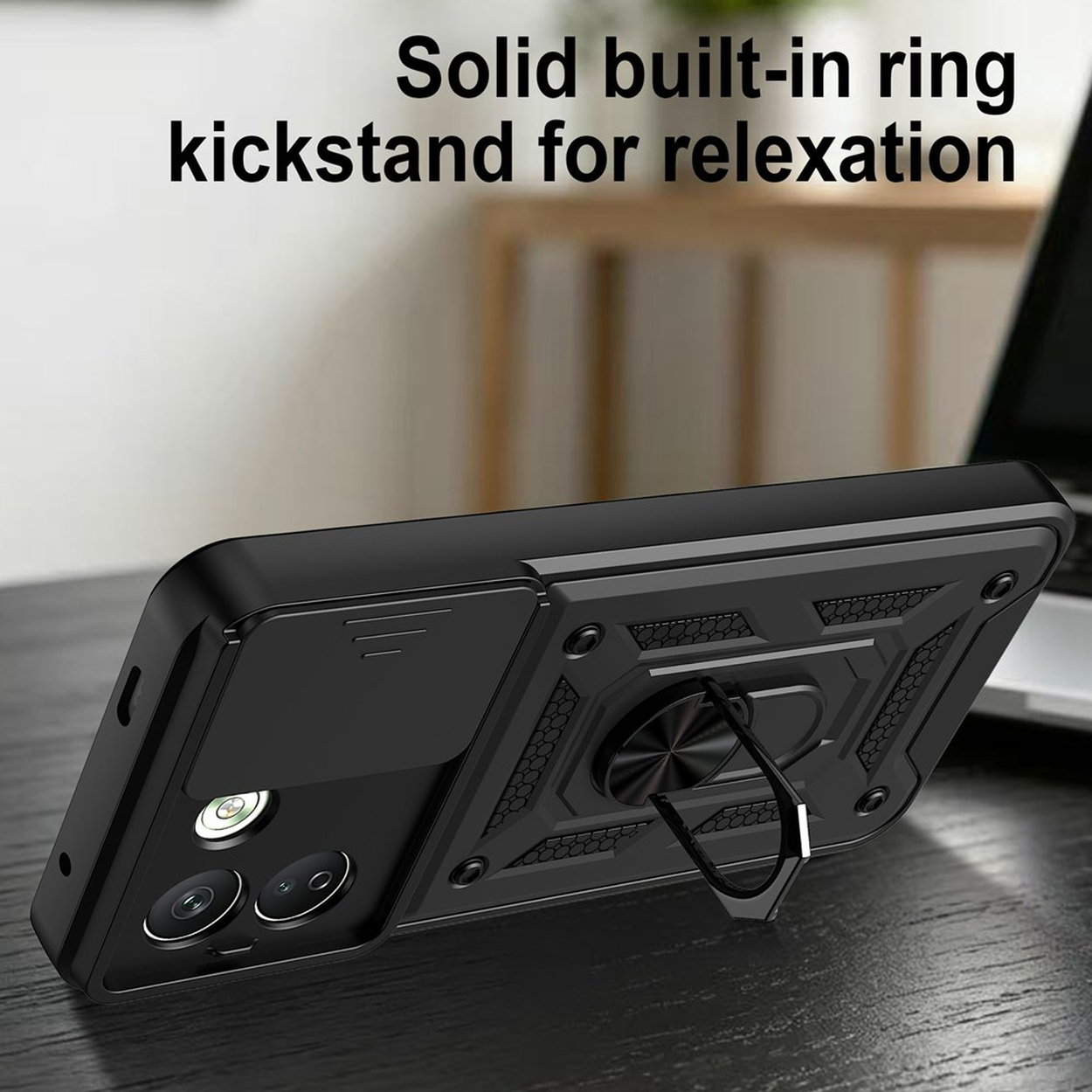 Schwarze Smartphone-Hülle mit integriertem Ringständer auf Holztisch.