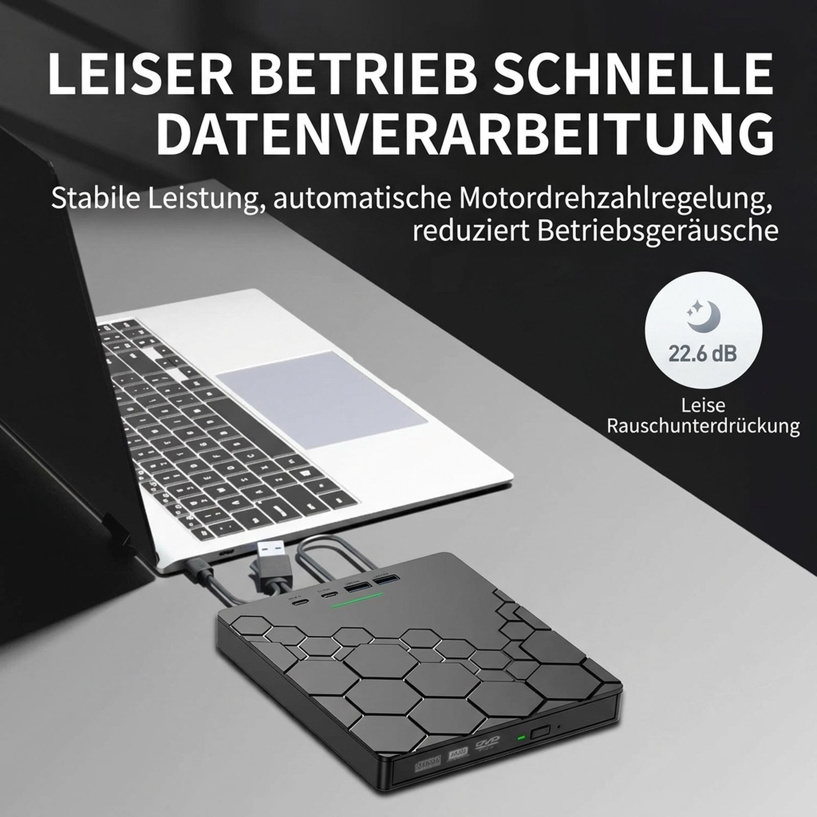 Ein schwarzes optisches Laufwerk mit Wabenmuster ist per USB an einen Laptop angeschlossen, mit Text darüber.