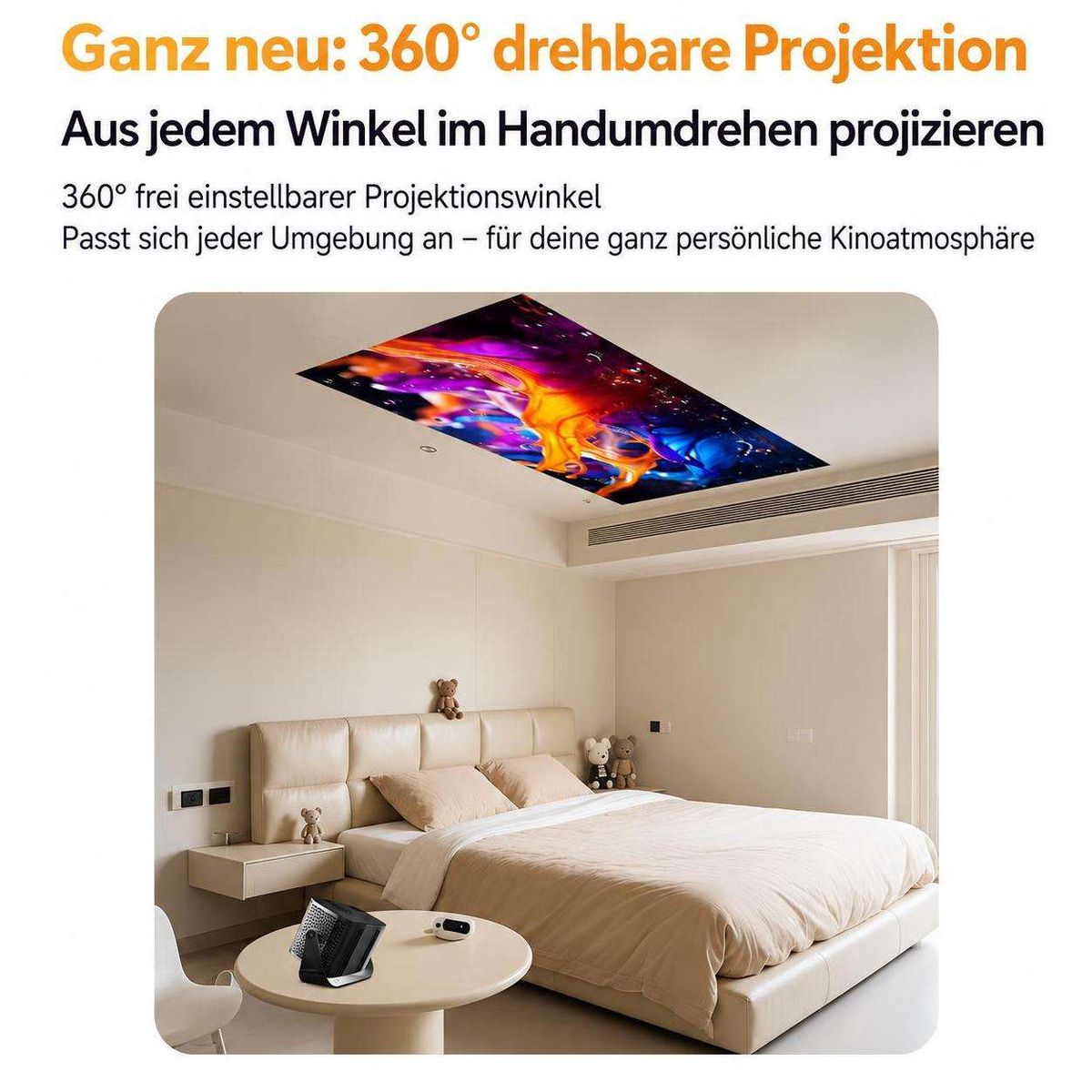 Ein Schlafzimmer mit einem Projektor auf einem Tisch, der eine bunte Galaxie an die Decke über dem Bett wirft.